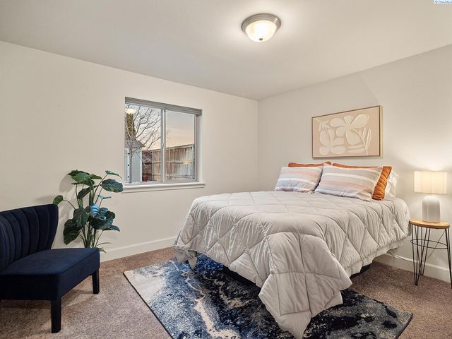 9101 Kent Pl, Pasco, WA 99301