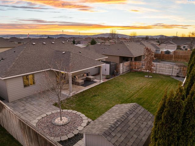 9101 Kent Pl, Pasco, WA 99301