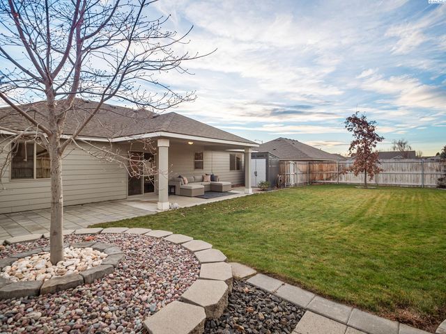9101 Kent Pl, Pasco, WA 99301