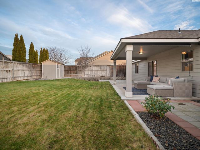 9101 Kent Pl, Pasco, WA 99301