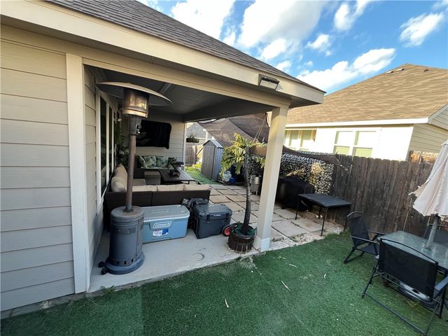 993 Crossing Drive, Bryan, TX 77803