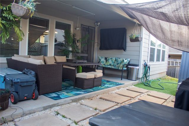 993 Crossing Drive, Bryan, TX 77803