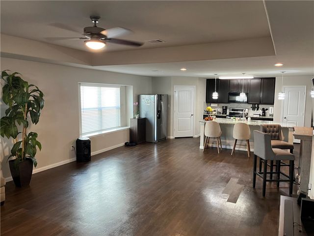 993 Crossing Drive, Bryan, TX 77803