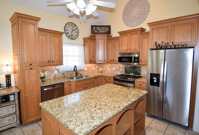1415 Harrington Dr, Gallatin, TN 37066