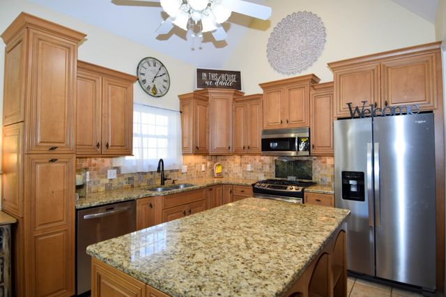 1415 Harrington Dr, Gallatin, TN 37066