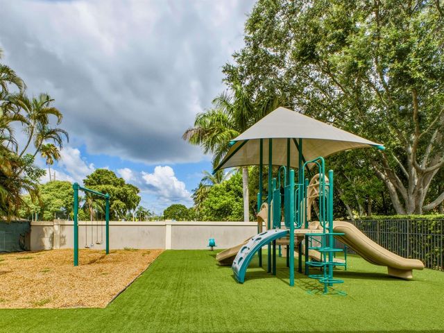 9814 Coronado Lake Drive, Boynton Beach, FL 33437