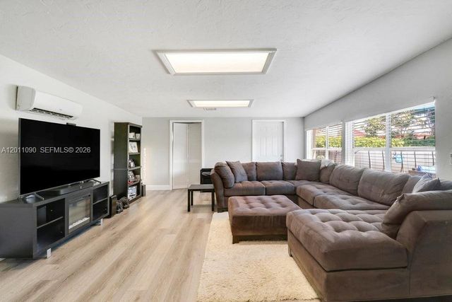 19049 SE Robert Drive, Jupiter, FL 33469