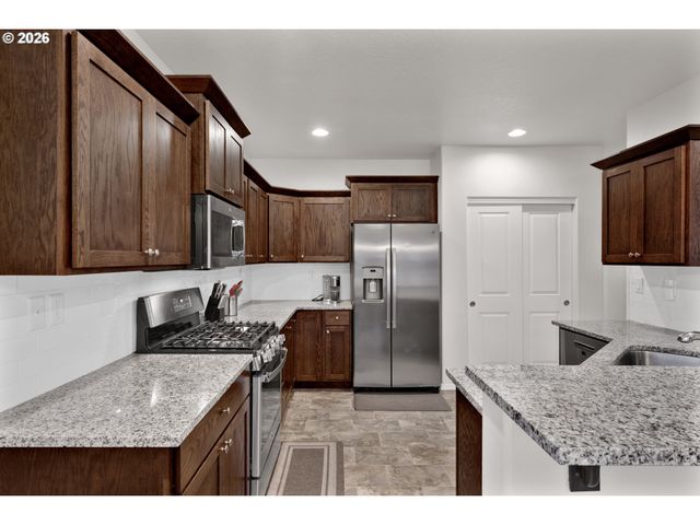 1981 S 59TH St, Springfield, OR 97478