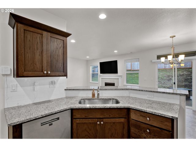 1981 S 59TH St, Springfield, OR 97478