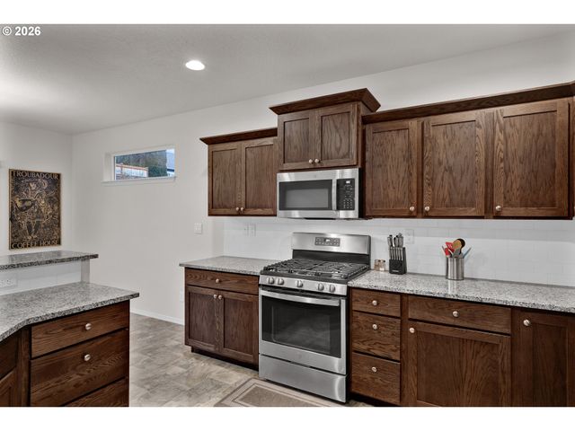 1981 S 59TH St, Springfield, OR 97478