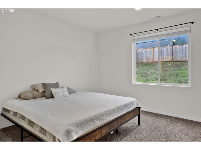 1981 S 59TH St, Springfield, OR 97478