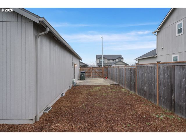 1981 S 59TH St, Springfield, OR 97478