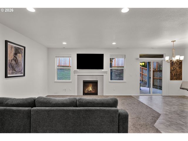 1981 S 59TH St, Springfield, OR 97478