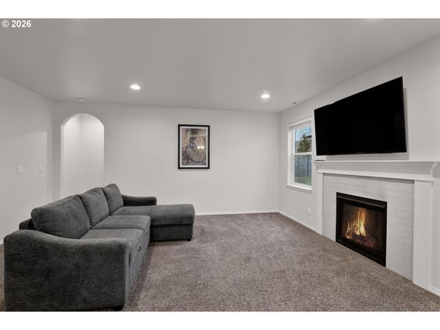 1981 S 59TH St, Springfield, OR 97478