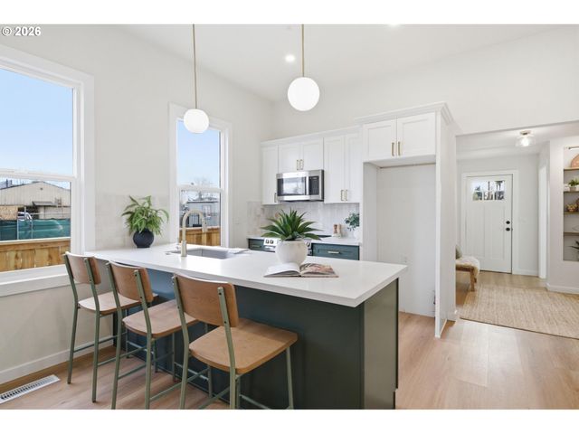 6221 Se 83RD Ave, Portland, OR 97266