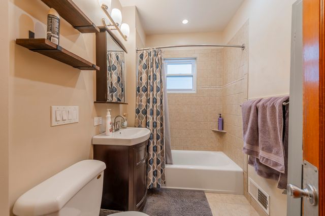 5055 W Argyle Street, Chicago, IL 60630