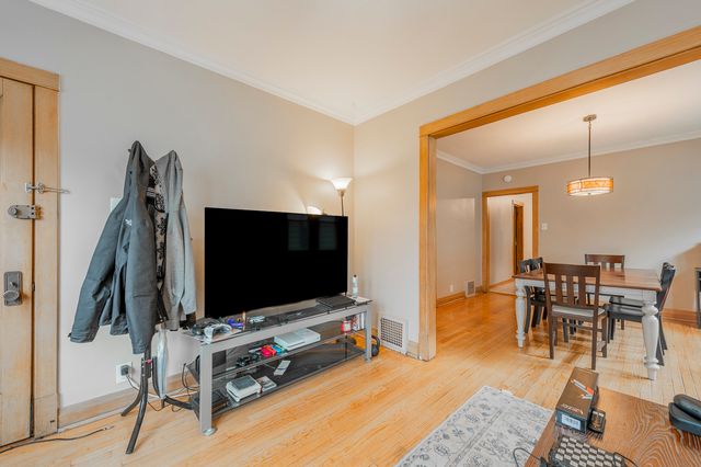 5055 W Argyle Street, Chicago, IL 60630