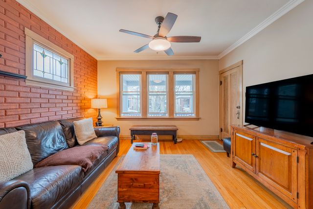 5055 W Argyle Street, Chicago, IL 60630