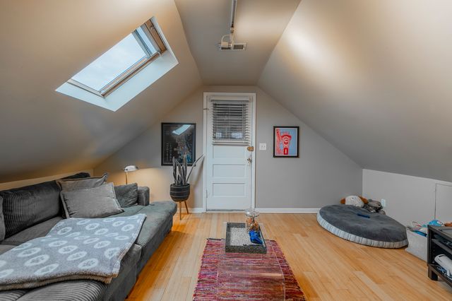 5055 W Argyle Street, Chicago, IL 60630