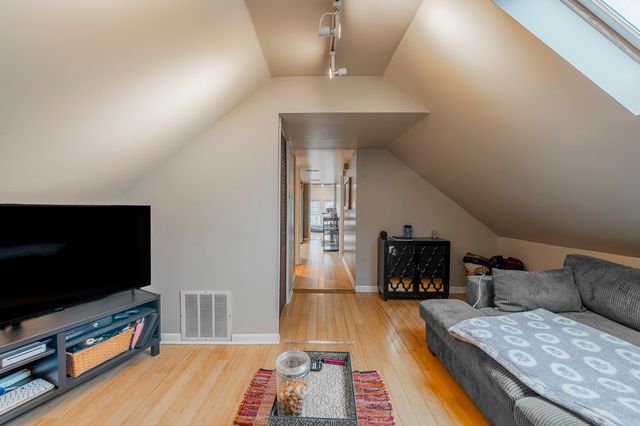 5055 W Argyle Street, Chicago, IL 60630