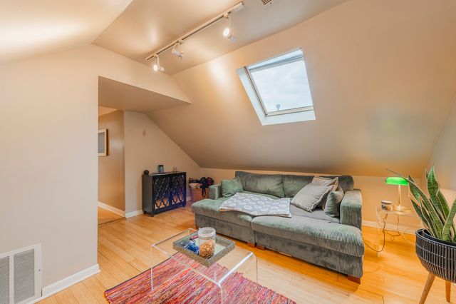 5055 W Argyle Street, Chicago, IL 60630