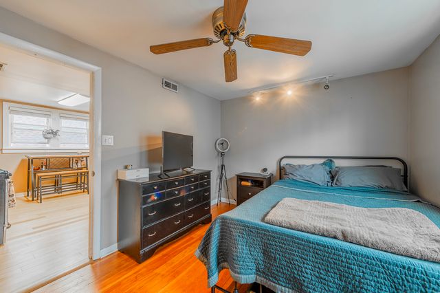 5055 W Argyle Street, Chicago, IL 60630