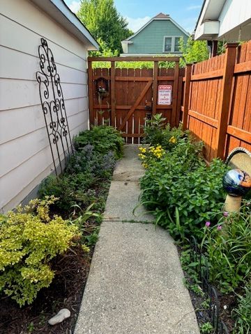 5055 W Argyle Street, Chicago, IL 60630