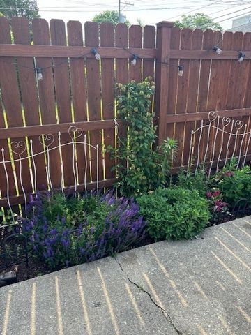 5055 W Argyle Street, Chicago, IL 60630