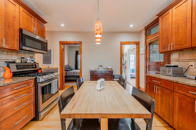 5055 W Argyle Street, Chicago, IL 60630