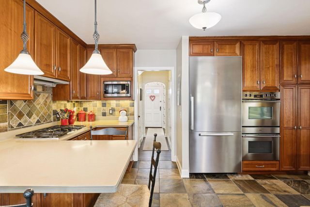 1827 Eleanor Avenue, Saint Paul, MN 55116