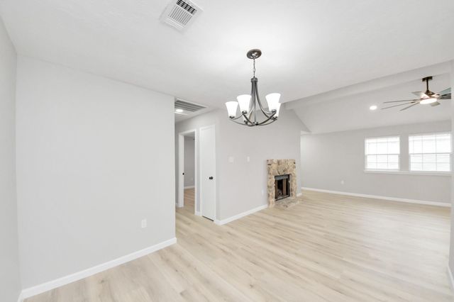 5212 Willowview Drive, Baytown, TX 77521