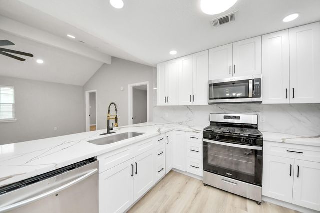 5212 Willowview Drive, Baytown, TX 77521