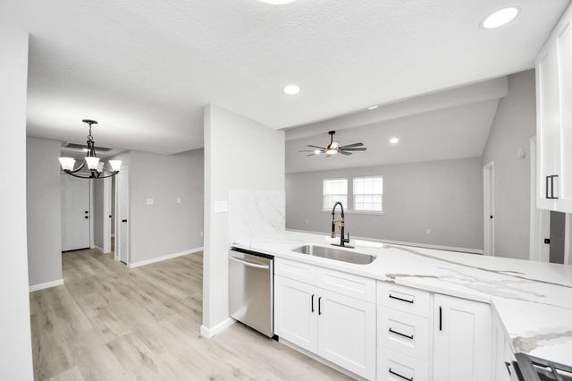 5212 Willowview Drive, Baytown, TX 77521