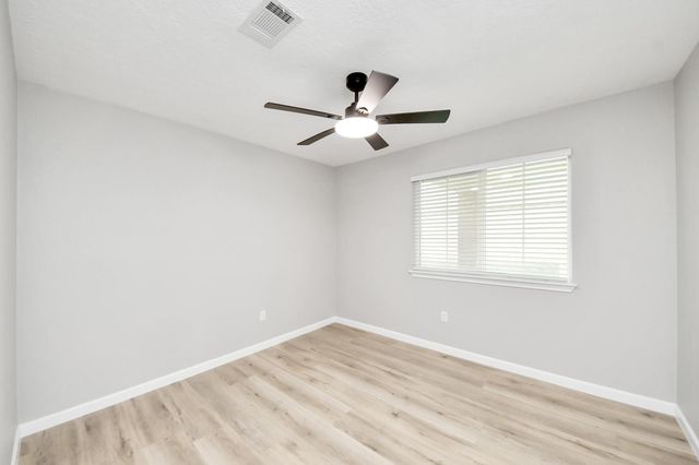 5212 Willowview Drive, Baytown, TX 77521