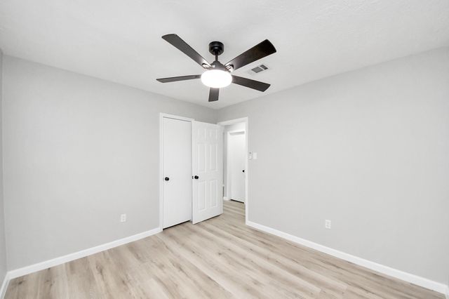 5212 Willowview Drive, Baytown, TX 77521