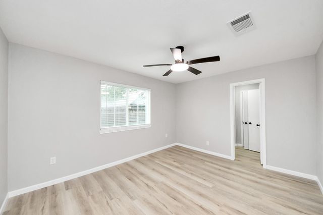 5212 Willowview Drive, Baytown, TX 77521