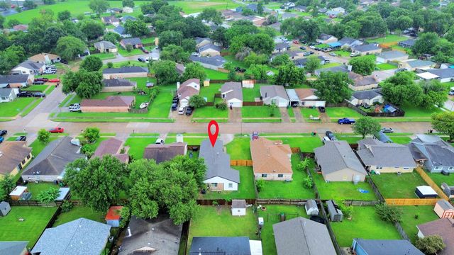 5212 Willowview Drive, Baytown, TX 77521
