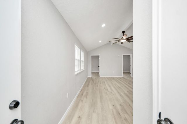5212 Willowview Drive, Baytown, TX 77521