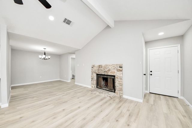 5212 Willowview Drive, Baytown, TX 77521