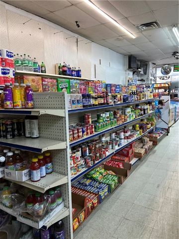 1158 Fruit Ave, Farrell, PA 16121