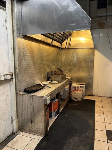 1158 Fruit Ave, Farrell, PA 16121