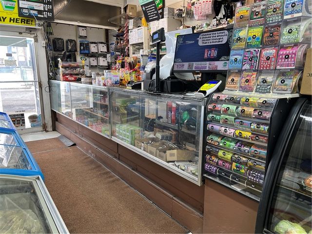 1158 Fruit Ave, Farrell, PA 16121