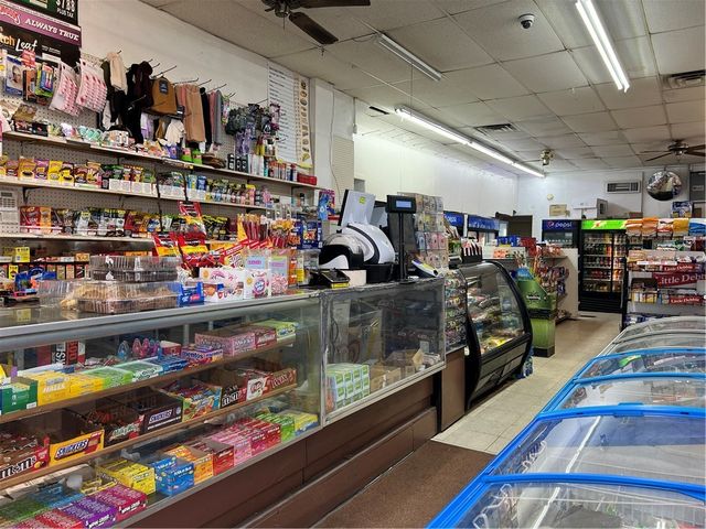 1158 Fruit Ave, Farrell, PA 16121