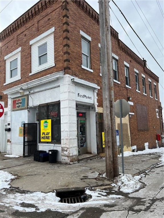 1158 Fruit Ave, Farrell, PA 16121