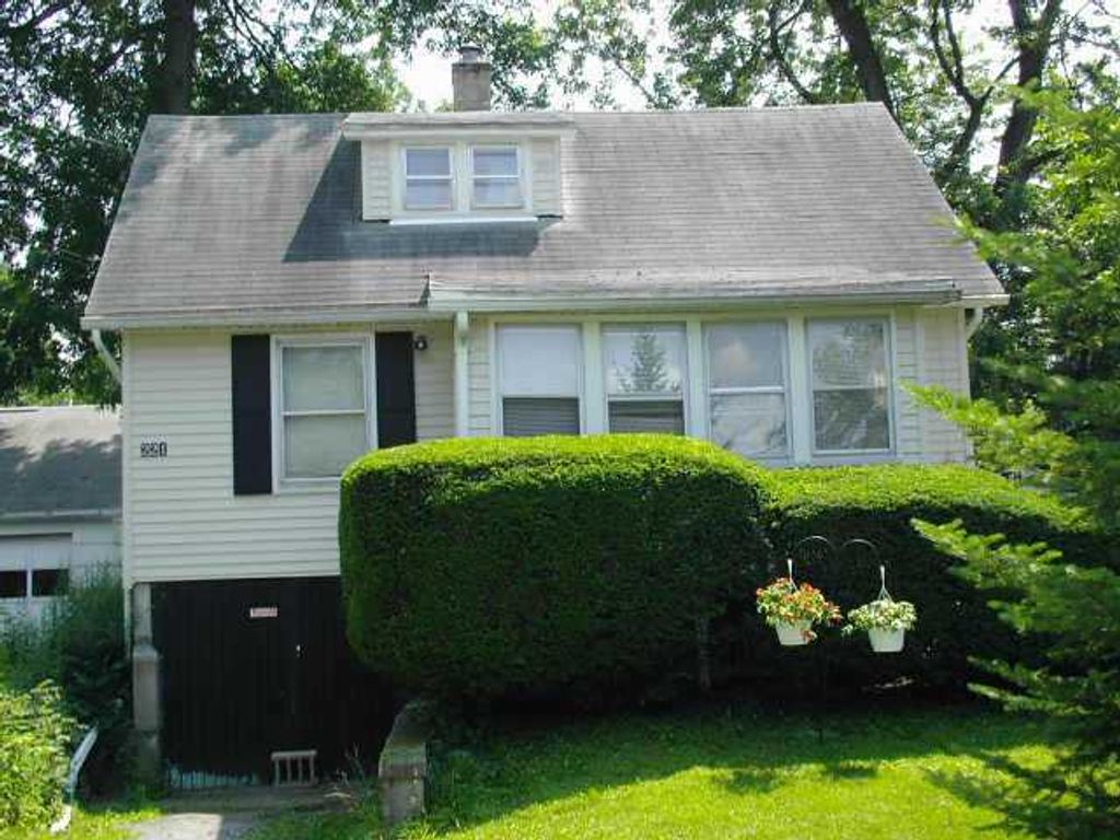 221 River Meadow Drive, Henrietta, NY 14623