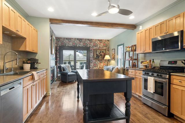 123 Raymond Avenue, Barrington, IL 60010