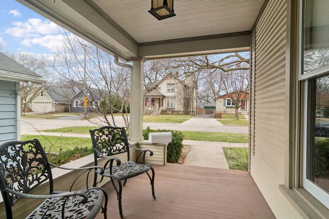 123 Raymond Avenue, Barrington, IL 60010