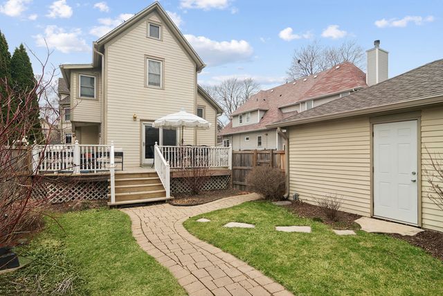 123 Raymond Avenue, Barrington, IL 60010