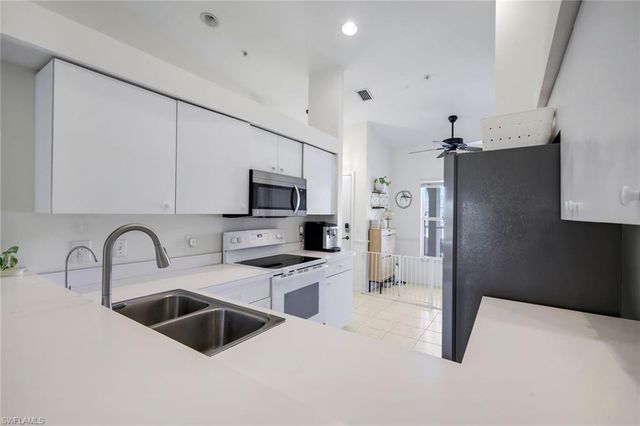 21301 Lancaster RUN 825, Estero, FL 33928