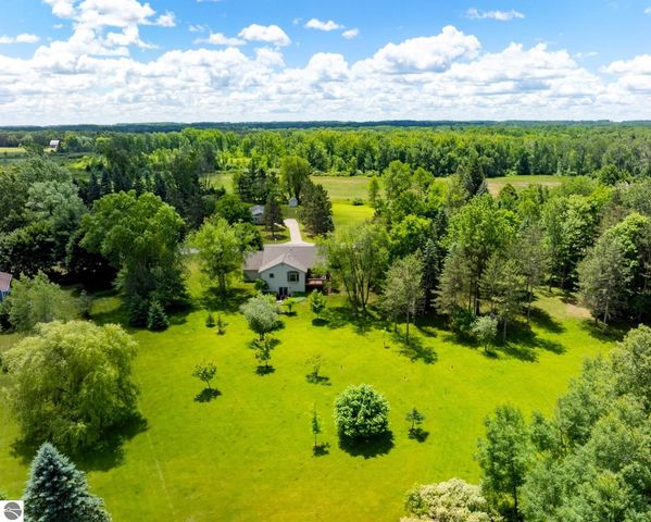 296 Coachman Drive, Mt Pleasant, MI 48858